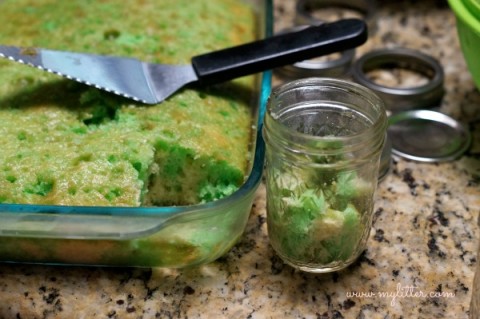 layers cake in a jar